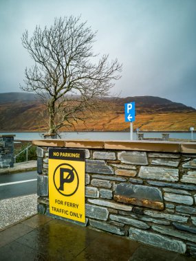 Yalnızca - Feribot trafiği Isle of Skye İskoçya feribotla Raasay imzalamak