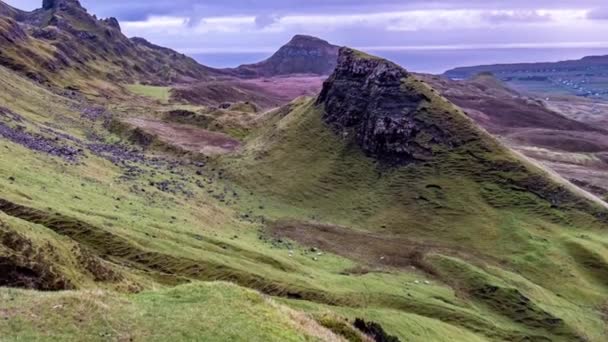 Upływ czasu piękne pasmo górskie Quiraing na Isle of Skye w jesieni, Szkocja — Wideo stockowe