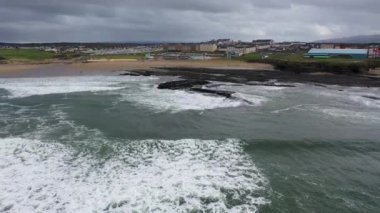 Donegal, İrlanda yaban Atlantik Way Bundoran maliyet satırının havadan görünümü