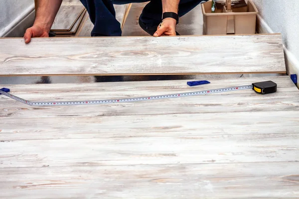 Man installing new wooden laminate flooring at home. — Stock Photo, Image