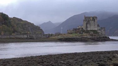 Eilean Donan Kalesi sırasında bir sonbahar günü - Dornie, İskoçya - Amerika Birleşik Devletleri