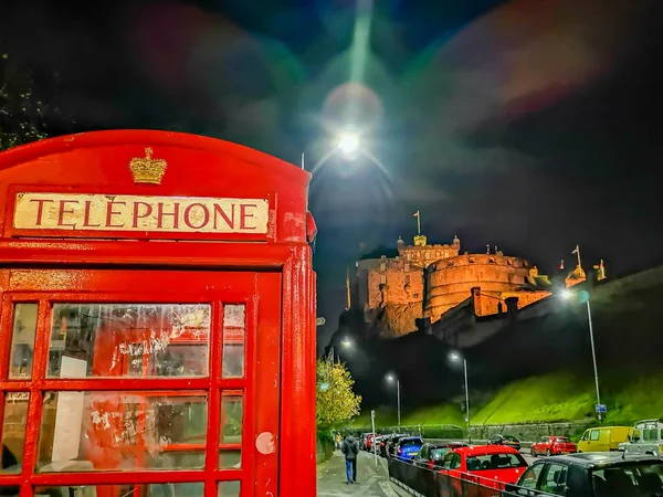 Class Red British Phone both with Edinburgh Castle at night — Stock Photo, Image