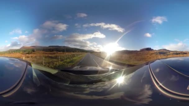 Dirigir através das terras altas escocesas no outono — Vídeo de Stock