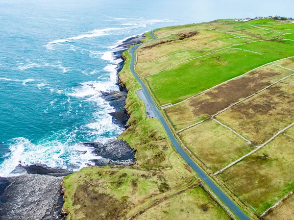 Punctul de vedere aerian al capului Mullaghmore - Punctul de semnătură al Căii Atlanticului Sălbatic, Comitatul Sligo, Irlanda — Fotografie, imagine de stoc