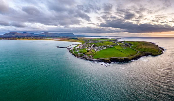 マラモア ヘッド - 署名ポイント野生大西洋の方法、スライゴ、アイルランドの空撮 — ストック写真