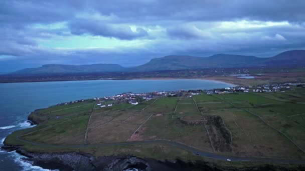 Вид с воздуха на Mullaghmore Head - Signature point of the Wild Atlantic Way, County Sligo, Ireland — стоковое видео