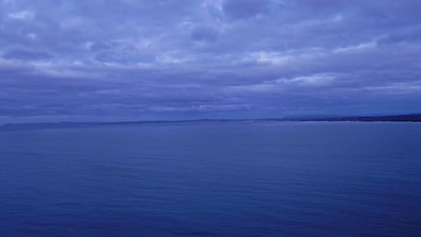 Vista aerea dell'oceano da Mullaghmore Head - Punto di firma della Wild Atlantic Way, Contea di Sligo, Irlanda — Video Stock