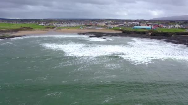 Mullaghmore baş - yaban Atlantik yolu, County Sligo, İrlanda'nın amacı imza havadan görünümü — Stok video