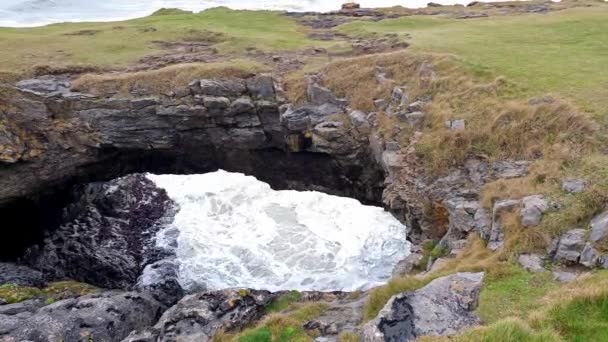 Feer, imponerende stenbuer nær Tullan Strand - County Donegal, Irland – Stock-video