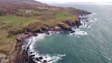 Maghery, Dungloe - County Donegal - İrlanda yaban Atlantik arada sahil şeridi üzerinde uçan