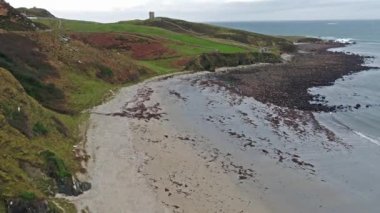 Maghery, Dungloe - County Donegal - İrlanda yaban Atlantik arada sahil şeridi üzerinde uçan