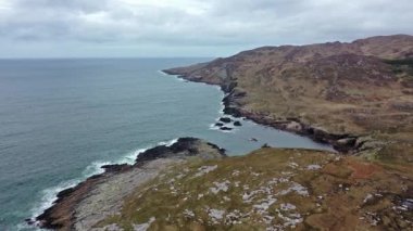 Dungloe, County Donegal - İrlanda güneyinde Marameelan tarafından şeridinin havadan görünümü