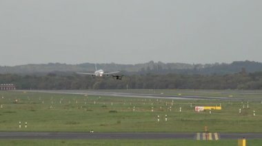 Pilotsuz uçaklar ve Havaalanı yakınında uçan