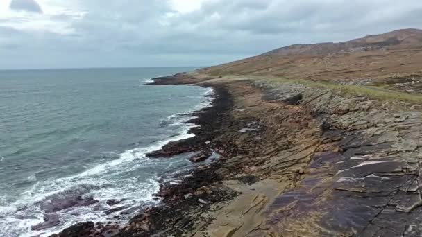 Vista aérea de la costa por Marameelan al sur de Dungloe, Condado de Donegal - Irlanda — Vídeo de stock