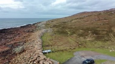 Dungloe, County Donegal - İrlanda güneyinde Marameelan tarafından şeridinin havadan görünümü
