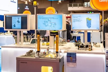 Hannover, Almanya - 02 Nisan 2019: Emerson Hannover Messe adlı sürekli yenilik görüntülüyor