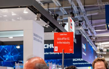 Hannover, Almanya - 02 Nisan 2019: Sanayi 5 g kick-off için davet ediyor