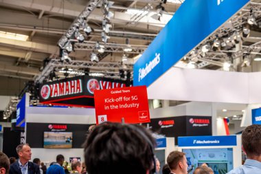 Hannover, Almanya - 02 Nisan 2019: Sanayi 5 g kick-off için davet ediyor