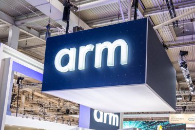 Hannover, Almanya - 02 Nisan 2019: Kol Hannover Messe adlı yeni yenilikler görüntülüyor