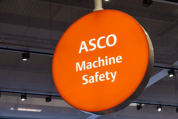 Hannover, Tyskland - April 02 2019: Asco är att Visa kompetens i Maskinsäkerhet på Hannover Messe — Stockfoto
