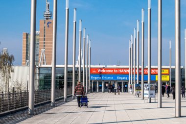 Hannover, Almanya - 02 Nisan 2019: Hannover Fuarı kalır dünyanın önde gelen Endüstriyel teknoloji, bu Telekom için vitrin ve ticaret