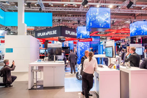 HANNOVER, GERMANIA - 02 APRILE 2019: EPlan presenta nuove innovazioni alla Fiera di Hannover — Foto Stock