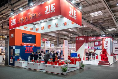 Hannover, Almanya - 02 Nisan 2019: Jie Hannover Messe adlı yeni yenilikler görüntülüyor
