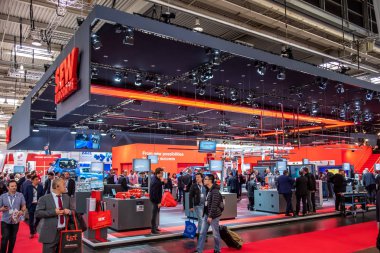 Hannover, Almanya - 02 Nisan 2019: Lafert Hannover Messe adlı yeni yenilikler görüntülüyor