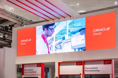 Hannover, Almanya - 02 Nisan 2019: Oracle Hannover Messe adlı yeni yenilikler görüntülüyor