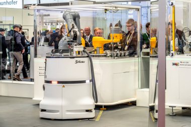 Hannover, Almanya - 02 Nisan 2019: Staubli cobots - işbirlikçi robotlar - ve Hgvs en yeni nesil Hannover Fuarında sunuluyor