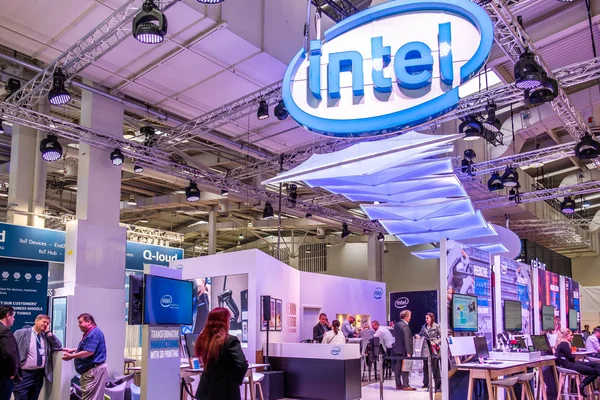 HANNOVER, ALEMANHA - 02 de abril de 2019: Intel está exibindo novas inovações na Hannover Messe — Fotografia de Stock
