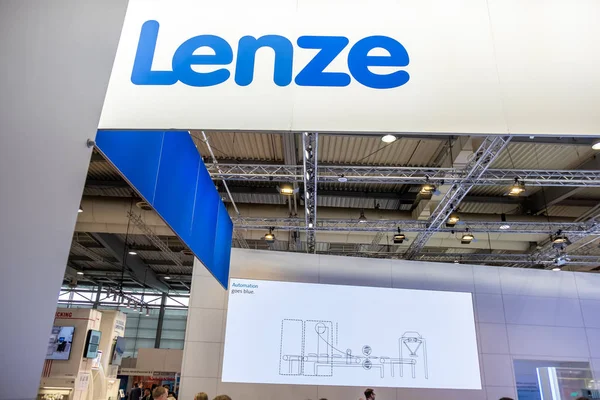 Hannover, Németország - április 02 2019: Lenze jelenít meg új innovációk: a Hannover Messe — Stock Fotó