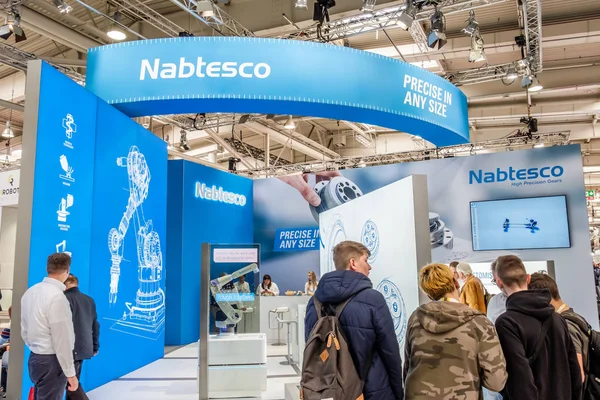 Ганновер, ГЕРМАНИЯ - 02 апреля 2019 года: NABTESCO демонстрирует новые инновации на Ганноверской выставке — стоковое фото