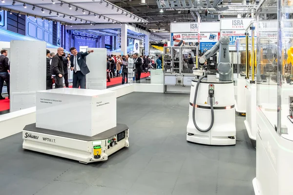 Αννόβερο, Γερμανία - 02 Απριλίου 2019: Staubli παρουσιάζει τη νεότερη γενιά των cobots - συνεργατική ρομπότ - και βαρέα οχήματα στο Ανόβερο Fair — Φωτογραφία Αρχείου