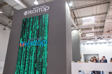 Hannover, Almanya - 02 Nisan 2019: Techtop Hannover Messe adlı yeni yenilikler görüntülüyor