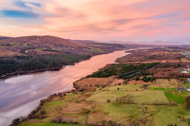 Sözde Alman yolu havadan görünümü-Doochary ve Lettermacaward arasındaki yol-County Donegal içinde-Irlanda