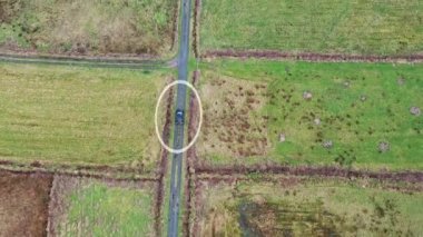 Hava kendini araba communicationg sürüş ve kırsal kesimde yol izleme