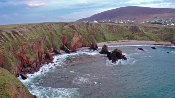 Kanlı kıvrım, County Donegal, Ireland havadan görünümü — Stok video