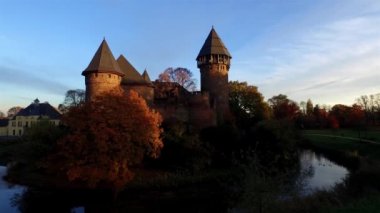 Krefeld, Almanya 'da kale Linn 4k hava drone videosu