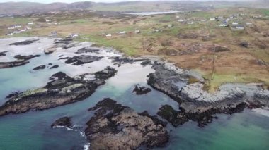 Rossbeg, Ardara - County Donegal, İrlanda tarafından güzel İrlanda kıyıları üzerinde Uçan