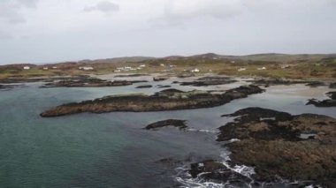 Rossbeg, Ardara - County Donegal, İrlanda tarafından güzel İrlanda kıyıları üzerinde Uçan