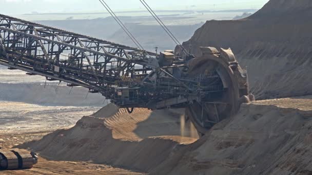 Koparka kołowa w kopalni odkrywkowych w Niemczech — Wideo stockowe