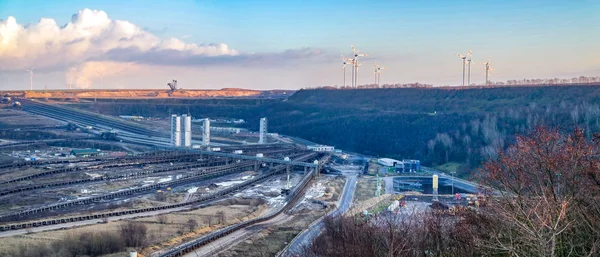 Велике коричневе вугілля відкрите литий яму шахти по Гарцвайлер в Німеччині — стокове фото