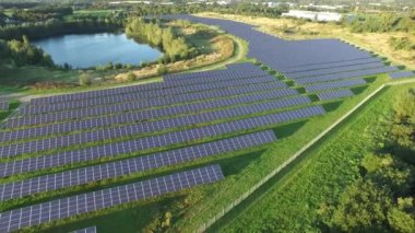 Muhtemelen en güzel fotovoltaik enerji santralinin havadan görünümü