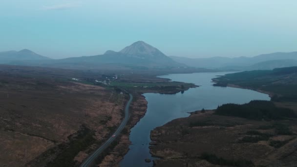 Sunset above mount errigal and Lough Nacung Lower , County Donegal - Ireland — Stock Video