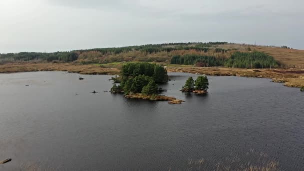 Luchtfoto van Loch Mhin LEIC na Leabhar-Meenlecknalore Lough-close to Dungloe in County Donegal, Ierland — Stockvideo