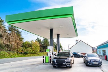 Dolum istasyonu konsept çekim - Tüm markalar ve logolar kaldırıldı