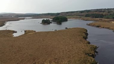 Loch Mhin Leic na Leabhar havadan görünümü - Meenlecknalore Lough - County Donegal Dungloe yakın, İrlanda