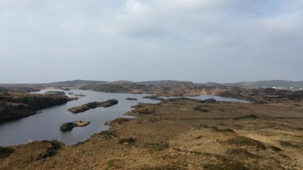 Portnoo 'dan Doon Kalesi' nin havadan görünüşü - Donegal İlçesi - İrlanda — Stok video