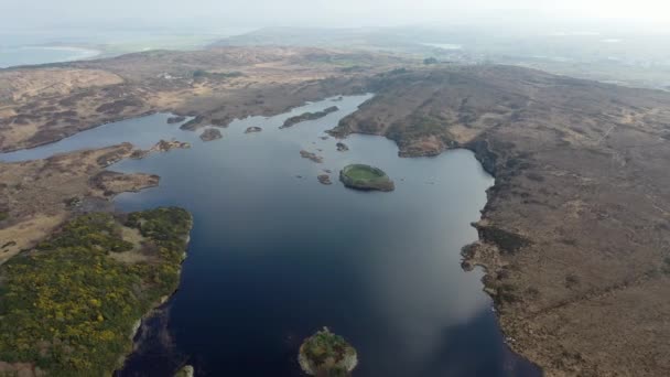 Vista aérea de Doon Fort por Portnoo - County Donegal - Irlanda — Vídeo de Stock